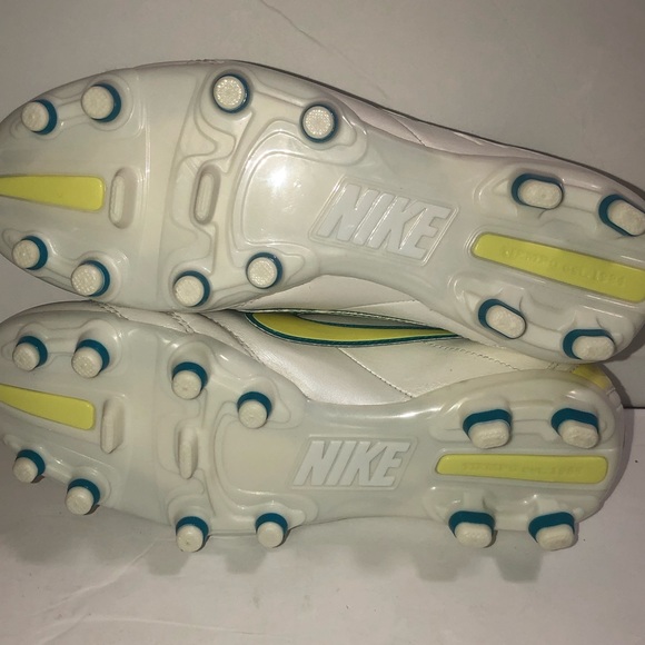 NWT nike soccer cleats - Picture 5 of 6